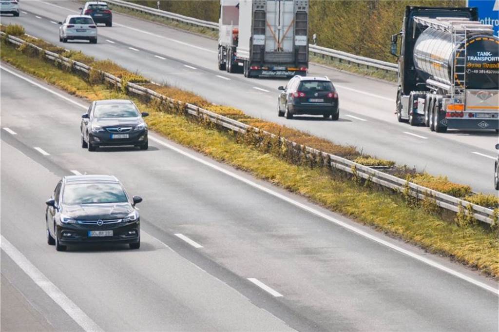 A 31 wird nun zur Großbaustelle: So ist der Zeitplan bis Herbst 2022 Die Fahrbahn der A 31 bei Dorsten wird auf einer Länge von fünf Kilometer saniert.