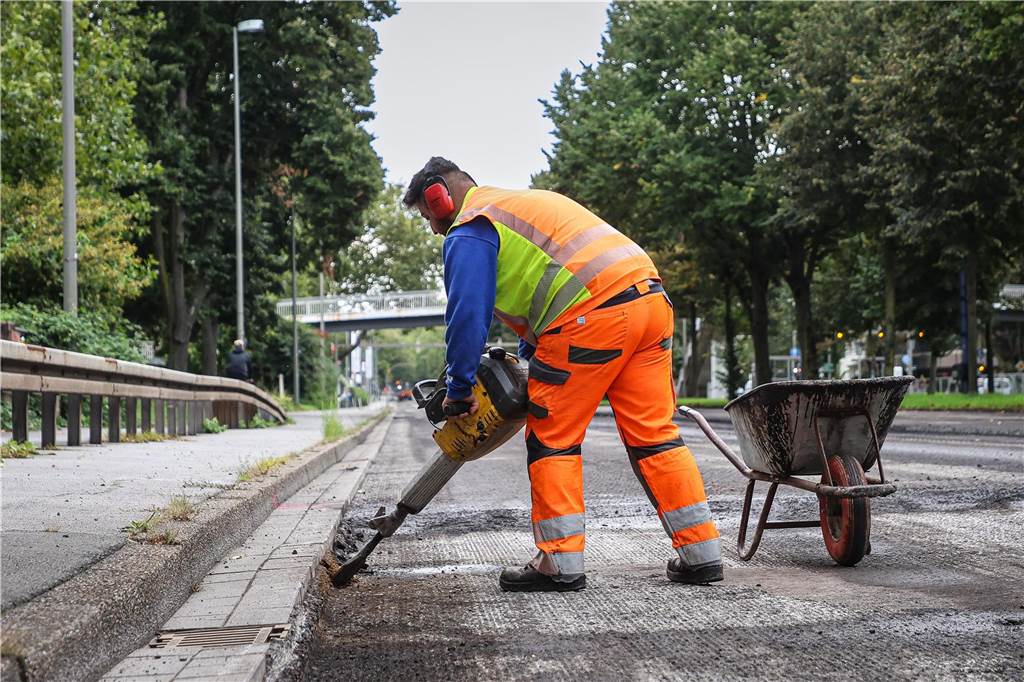 Die Fahrbahn der B1 wird zwischen der B236 und der Semerteichstraße in Fahrtrichtung Bochum erneuert.
