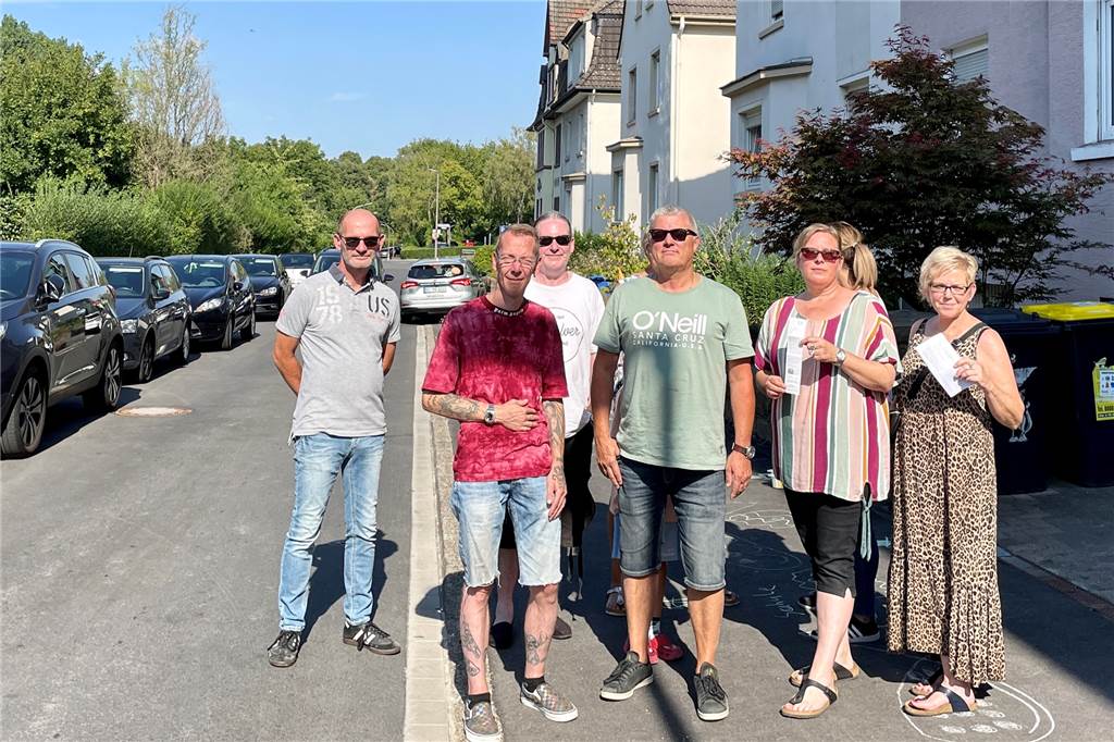 Gehwegparken in Anliegerstraße: Nach Kritik gibt es nun Knöllchen Die Fahrbahn Am Marksbach ist zu schmal.