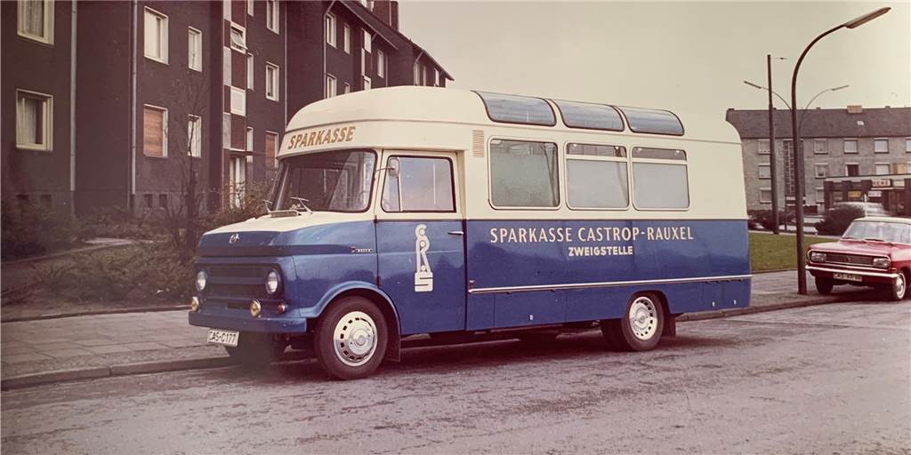 Schon in den 70ern rollte ein Sparkassen-Geld-Bus durch Castrop-Rauxel Die fahrbare Geschäftsstelle: So nannte die Sparkasse ihren Bus, der von 1967 bis 1975 in Castrop-Rauxel regelmäßig Station machte.