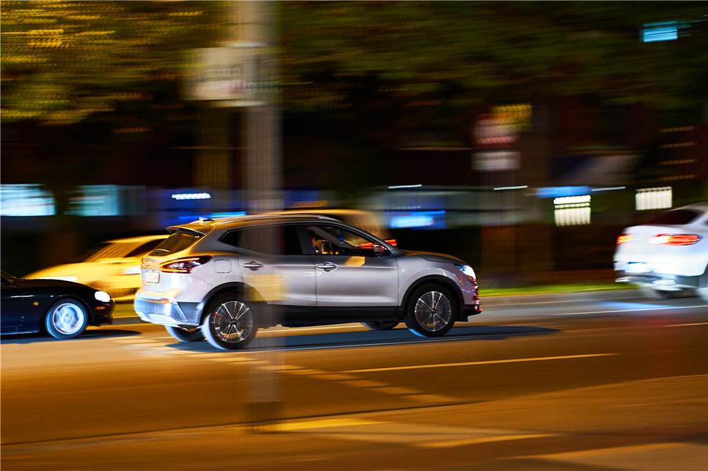 Diskussion um Lärmblitzer: So laut sind die Wall-Raser wirklich Die Fahrer nutzten die Strecke zwischen den Ampeln, um sich gegenseitig zu überholen.