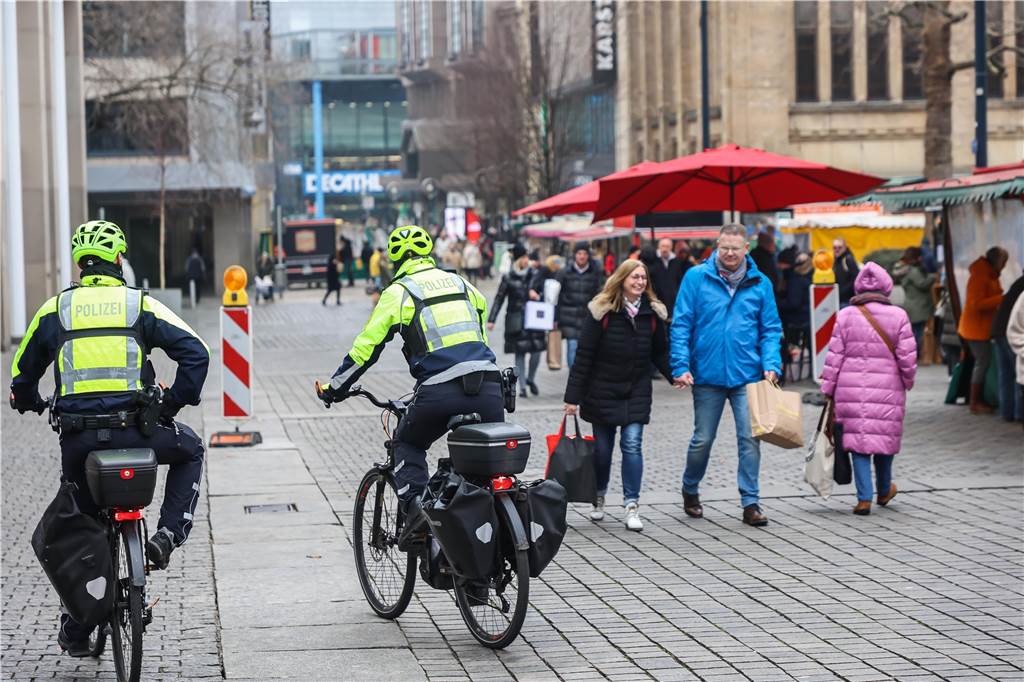Die Fahrradstaffeln der Polizei kontrollieren regelmäßig den Bereich rund um den Hansaplatz. 