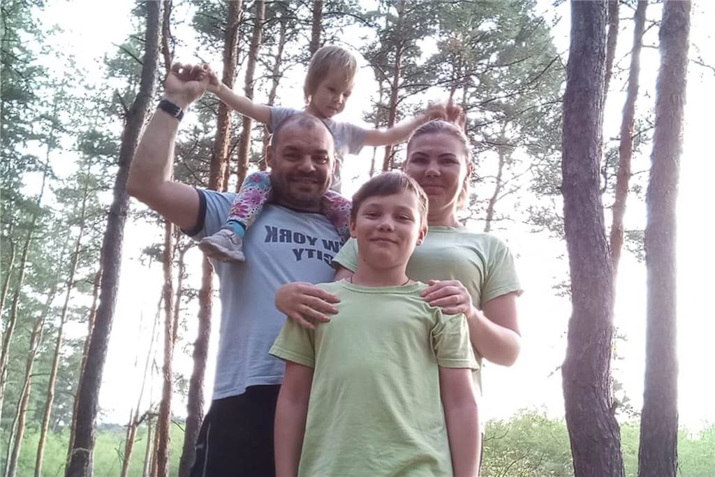 Neue Heimat Schwerte: Familie Chebanov floh am 24. Februar vor dem Krieg Die Familie beim Waldspaziergang in der Ukraine.