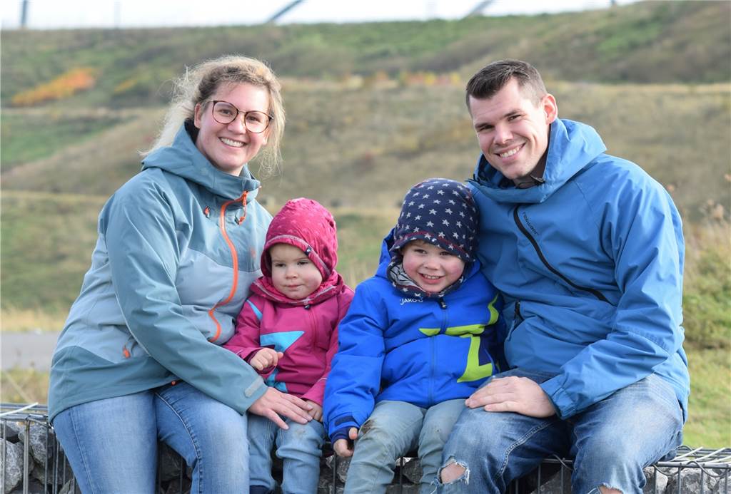 Start-up: Carolin Heimsoth plant Ausflüge für junge Familien Die Familie Karlsohn aus Witten hat die Halde Hoheward mit der Revierbox erkundet.