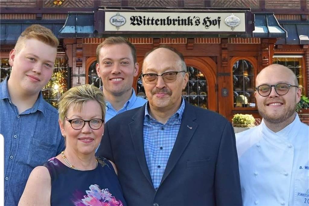 Gastronomin Gerda Wittenbrink: „So eine Situation habe ich noch nie erlebt“ Die Familie Wittenbrink: Gerda und Heinz (vorne) mit Söhnen Johannes, Hendrik und Bernhard (v.l.n.r.)