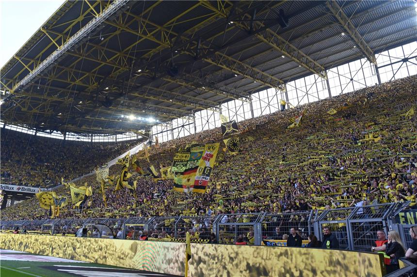 Moderate Steigerungen im Vergleich zur Saison 17/18 Die Fans auf der Südtribüne müssen für ihre neue Dauerkarte 1,9 Prozent mehr zahlen.