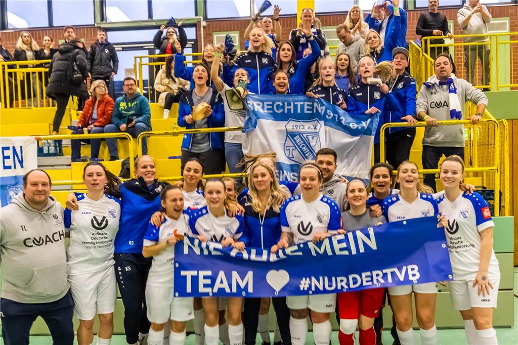 Castrop-Rauxelerin schießt TV Brechten ins Finale gegen den BVB: Ein Treffer tat besonders gut Die Fans des TV Brechten sorgten für Stimmung in der Halle Huckarde.