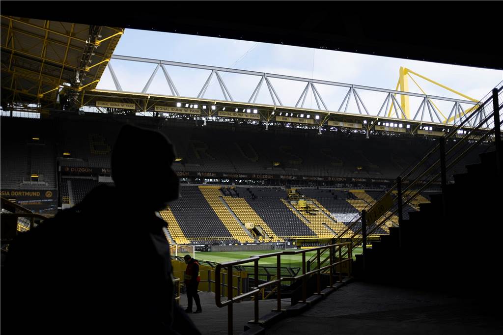 BVB-Sportdirektor Zorc über wankelmütige Spieler: „Da haben wir nachgeholfen“ Die Fans fehlen dem BVB auch wirtschaftlich.
