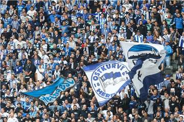 Die Fans von Hertha BSC freuen sich auf die Partie gegen den FC Bayern. Foto: Jörg Carstensen