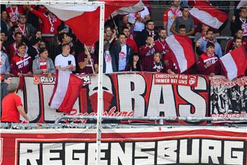 Die Fans von Jahn Regensburg müssen künftig ohne Investor auskommen. Foto: Uwe Anspach