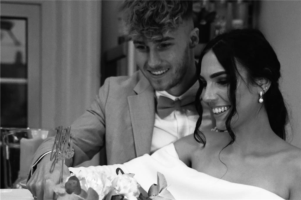 Borker Fußballprofi Joel Grodowski hat seine Laura geheiratet: Flitterwochen müssen warten Die Feier fand in einem kleinen Kreis von etwa 30 Leuten statt.