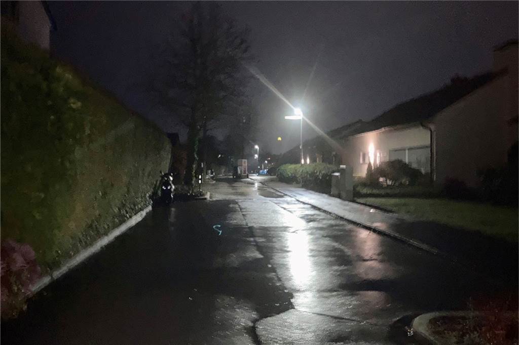 Sturm in Schwerte: Mehrere Einsätze für die Feuerwehr – So wird das Wetter am Samstag Die Feldstraße am Mittwochabend: Es ist stürmisch, aktuell aber noch einigermaßen ruhig. Die Feuerwehr vermeldete am Abend einen Einsatz.