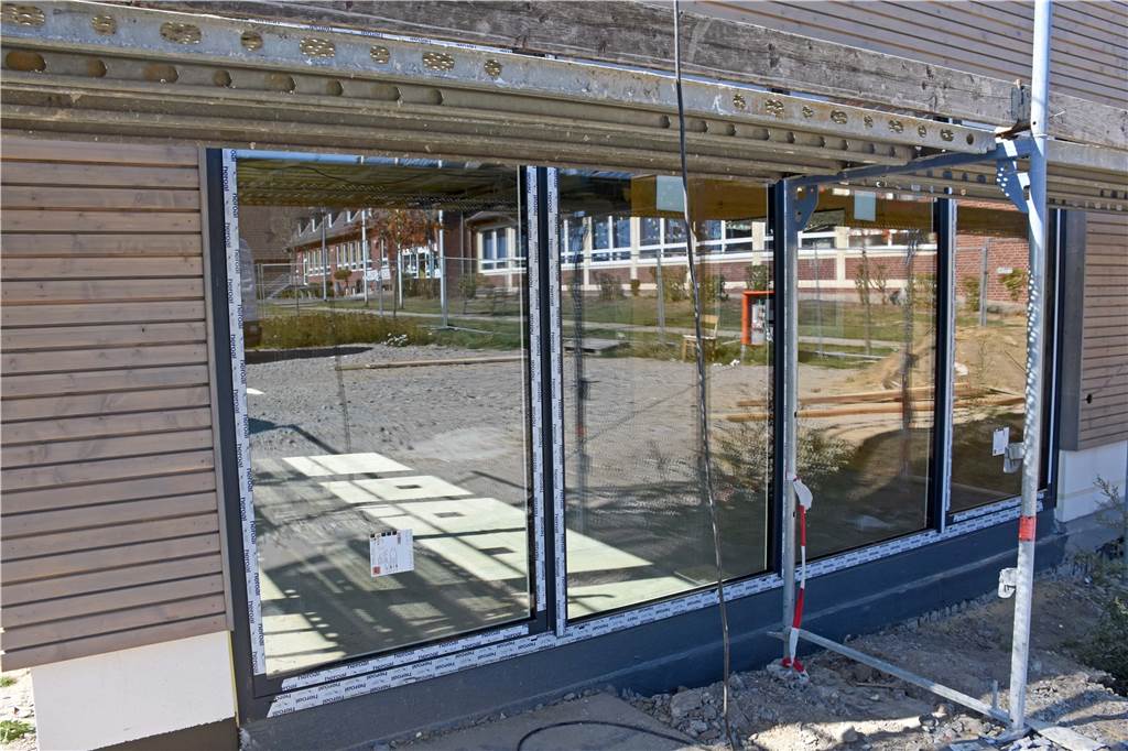 Eröffnung des Dorfgemeinschaftshauses in Capelle verzögert sich Die Fenster sind im Dorfgemeinschaftshaus bereits installiert.