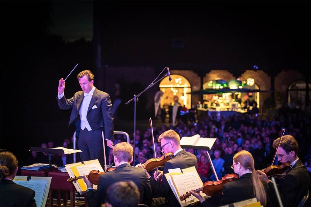 Musik von Klassik über Blasmusik bis Tango am Schloss Raesfeld Die festival:philharmonie westfalen