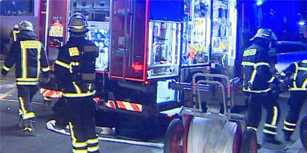 Wohnungsbrand in Dortmund: Brandursache steht jetzt fest Archivfoto: Die Feuerwehr Dortmund war am Samstag (6.8.) mit vielen Kräften wegen eines Brandes am Körner Hellweg im Einsatz.