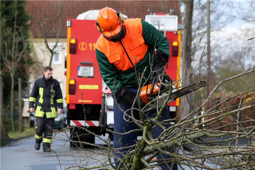 Sturm-Woche: Wetterdienst warnt vor Orkan-Böen in Lünen und Selm Der Deutsche Wetterdienst warnt für den Kreis Unna vor schwerem Sturm und auch vor Dauerregen.