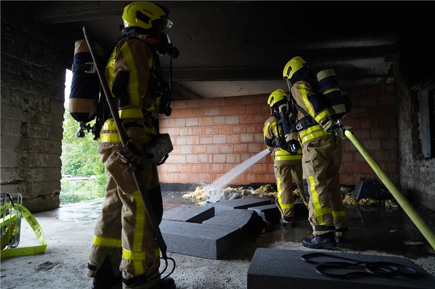 Wohnungsbrand in Castrop-Rauxel: Feuerwehr rückt in Altstadt aus Die Feuerwehr löschte am Sonntag (1.5.) einen Brand in der Castroper Altstadt.