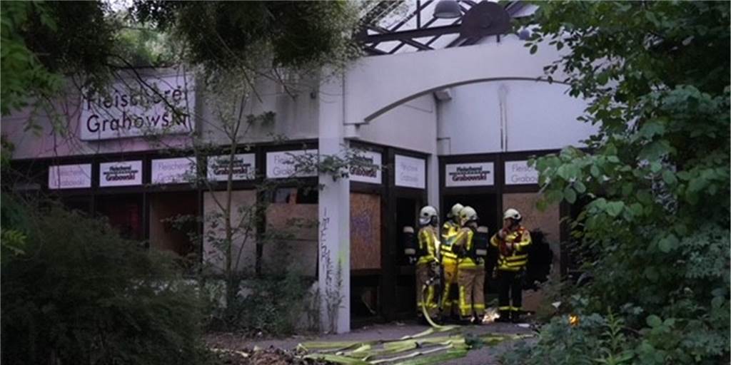 Polizei ermittelt nach Brand in früherer Fleischerei in Castrop-Rauxel Die Feuerwehr musste am Dienstag an die Kleine Lönsstraße ausrücken. Im leer stehenden Gewerbeobjekt hatten Holzverkleidungen gebrannt.