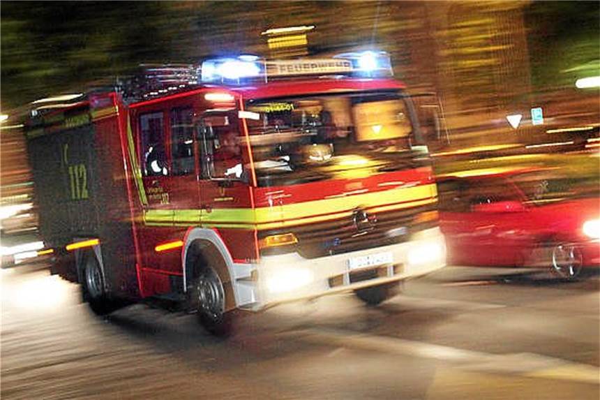 Feuerwehr löscht Küchenbrand - Wohnung vorerst unbewohnbar Die Feuerwehr musste zu einem Küchenbrand nch Derne ausrücken