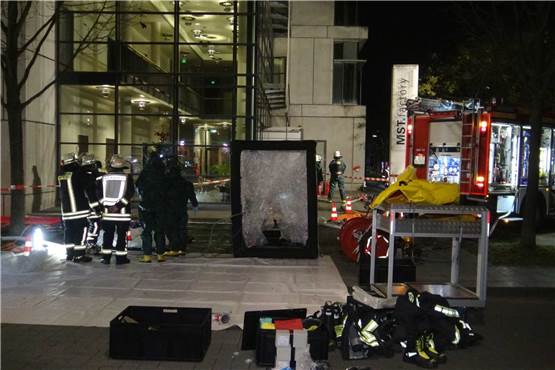 Großer Feuerwehr-Einsatz am Chemielabor auf Phoenix-West