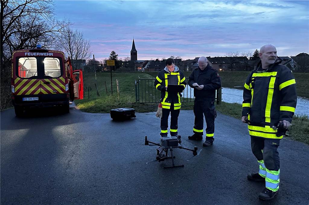 Hoher Lippe-Pegel sorgt für viele Einsatzorte Die Feuerwehr nutzt moderne Technik, um sich einen Überblick über die Lage in Dorsten zu verschaffen.