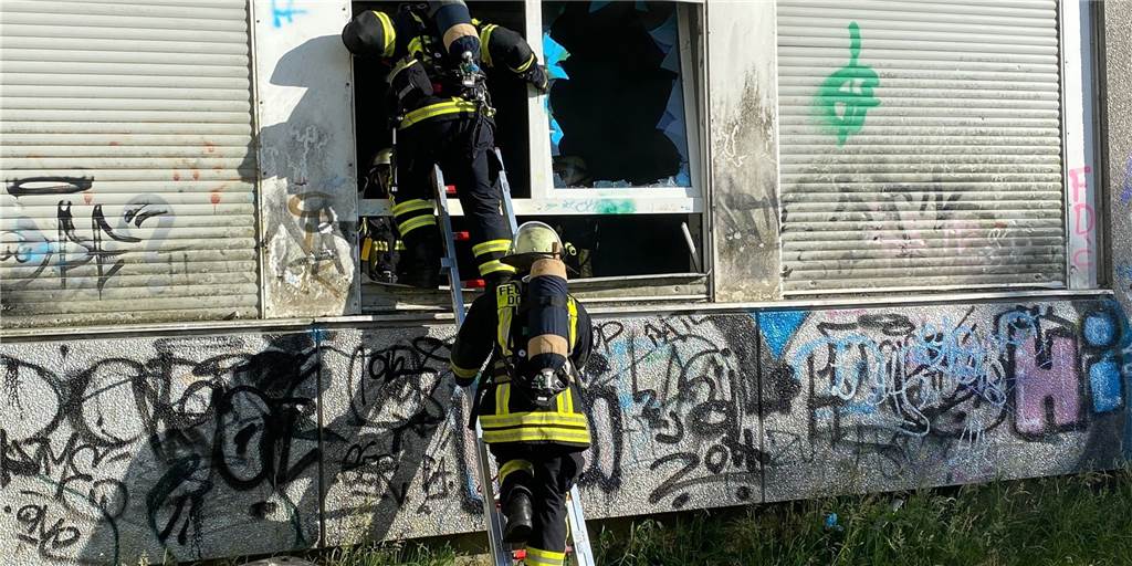 Brand in alter Schule führt zu Feuerwehreinsatz Feuerwehreinsatz in der alten Schule an der Bövinghauser Dorfstraße