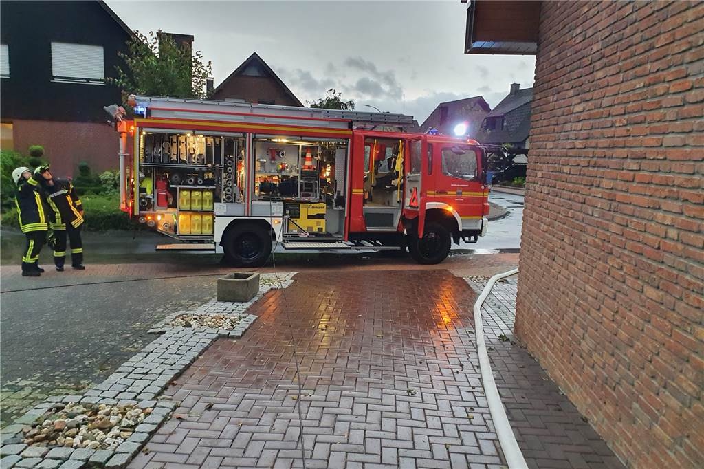 Stadtlohns Unwetterbilanz: Blitzeinschlag, umgestürzte Bäume und geflutete Keller Die Feuerwehr Stadtlohn war wegen vollgelaufener Keller im Einsatz.