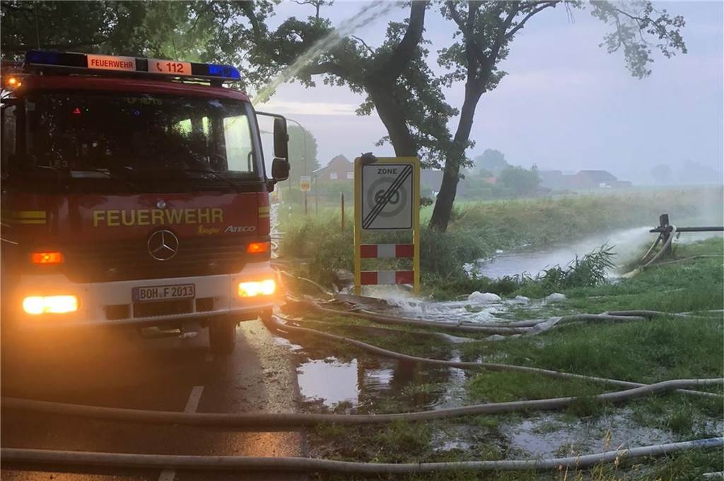 Kreisbereitschaft der Feuerwehr bewährt sich: „Relativ einmalig unterwegs" Die Feuerwehr Südlohn ist Mitglied der Kreisbereitschaft Mitte. Zuletzt wurde diese Ende Juni zur Unterstützung bei einem Unwetter nach Bocholt angefordert.