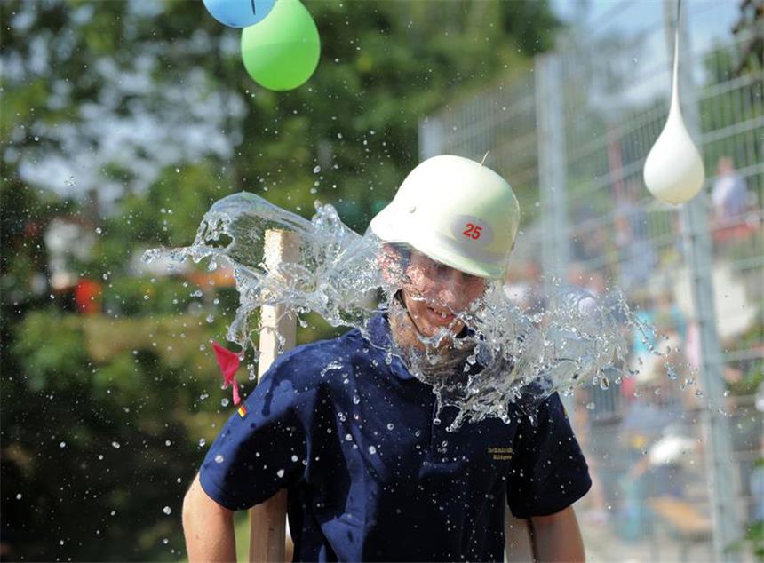 Die Feuerwehr Villigst veranstaltete bei ihrem Feuerwehrfest auch ein Spiel ohne Grenzen.