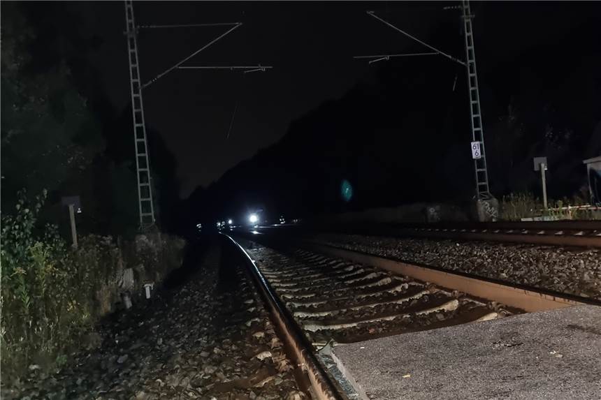 Hubschrauber und Wärmebildkameras suchen nach Person an Bahnstrecke Die Feuerwehr war am Samstagabend an der Güterzugstrecke der Hamm-Osterfelder Bahnlinie im Einsatz.