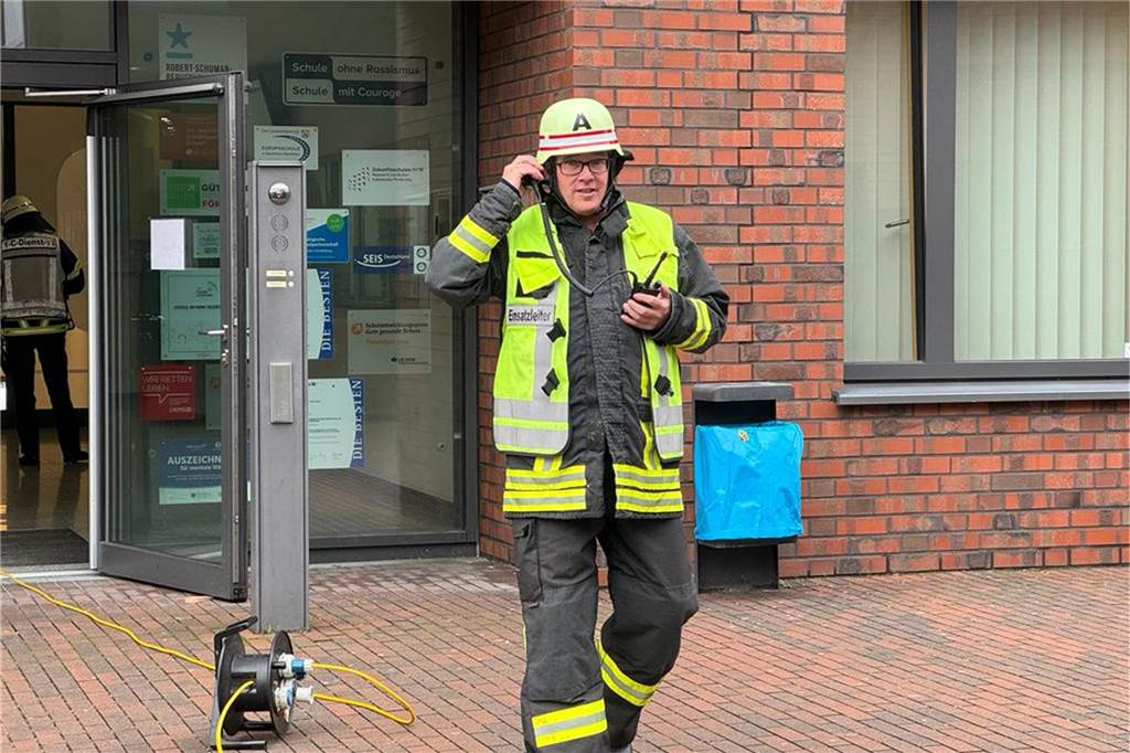 Die Feuerwehr war gegen 11 Uhr zum Robert-Schuman-Berufskolleg gerufen worden.