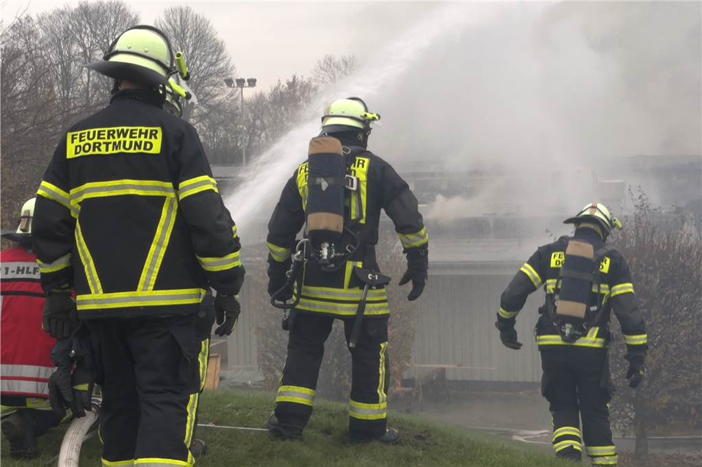 Die Feuerwehr war in der Nacht mit 60 Einsatzkräften vor Ort.