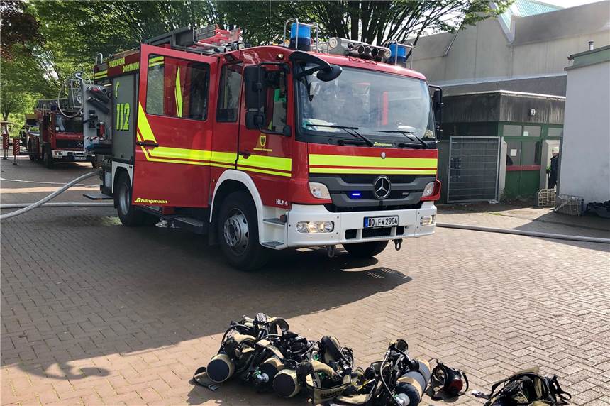 Feuerwehr-Einsatz am Schulzentrum Hörde: Sporthalle in Brand geraten Die Feuerwehr war mit zwei Löschzügen am Schulzentrum Hörde im Einsatz.