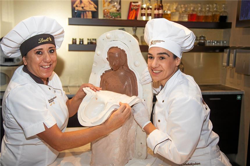 Auch in den Museen der Region herrscht eine festliche Stimmung Die Figuren wurden von zwei Maîtres Chocolatiers angefertigt. Foto: Museum