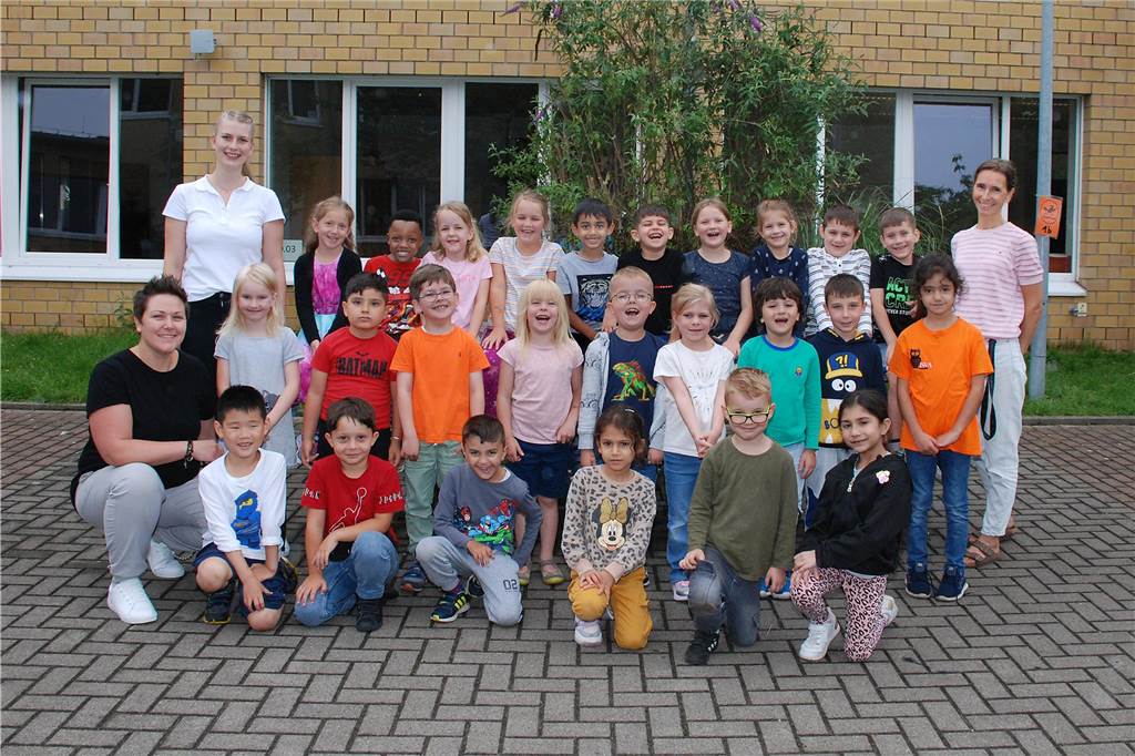 Die Findus-Klasse 1C an der Grundschule Am Hügel besuchen 26 Kinder. Klassenlehrerin ist Katja Geppert mit Marie-Celine Klemme und Claudia Lauer.