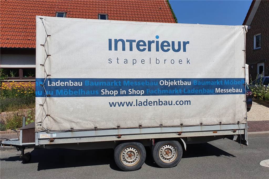 Hilfe für Flutopfer: LKW-Panne hält Legdener nicht von Hilfstransport ab Die Firma Stapelbroek half aus und stellt Transporter und Anhänger zur Verfügung.
