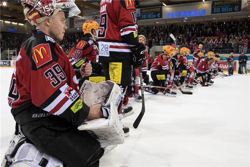 Bremerhaven und Schwenningen hoffen auf Playoff-Coup Die Fischtown Pinguins haben überraschend die erste Playoff-Runde in der DEL erreicht. Foto: Ingo Wagner