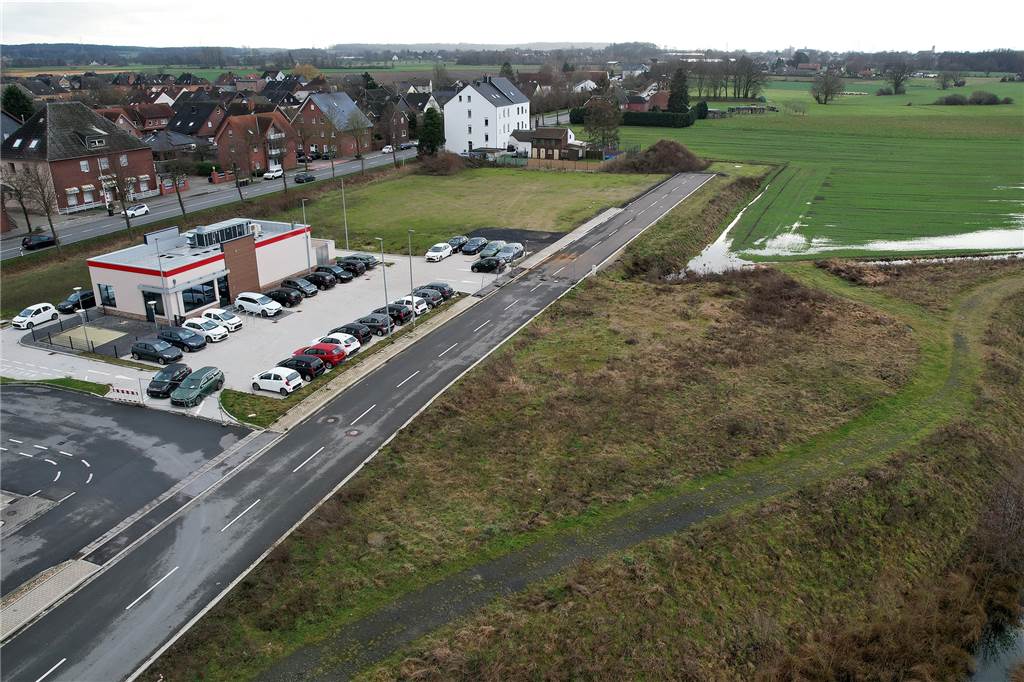 Neue Rettungswache in Selm: Stadt nennt möglichen Baubeginn Die Fläche an der Kreisstraße wird die Stadt pachten. In diesem Jahr soll mit dem Bau der Rettungswache begonnen werden.