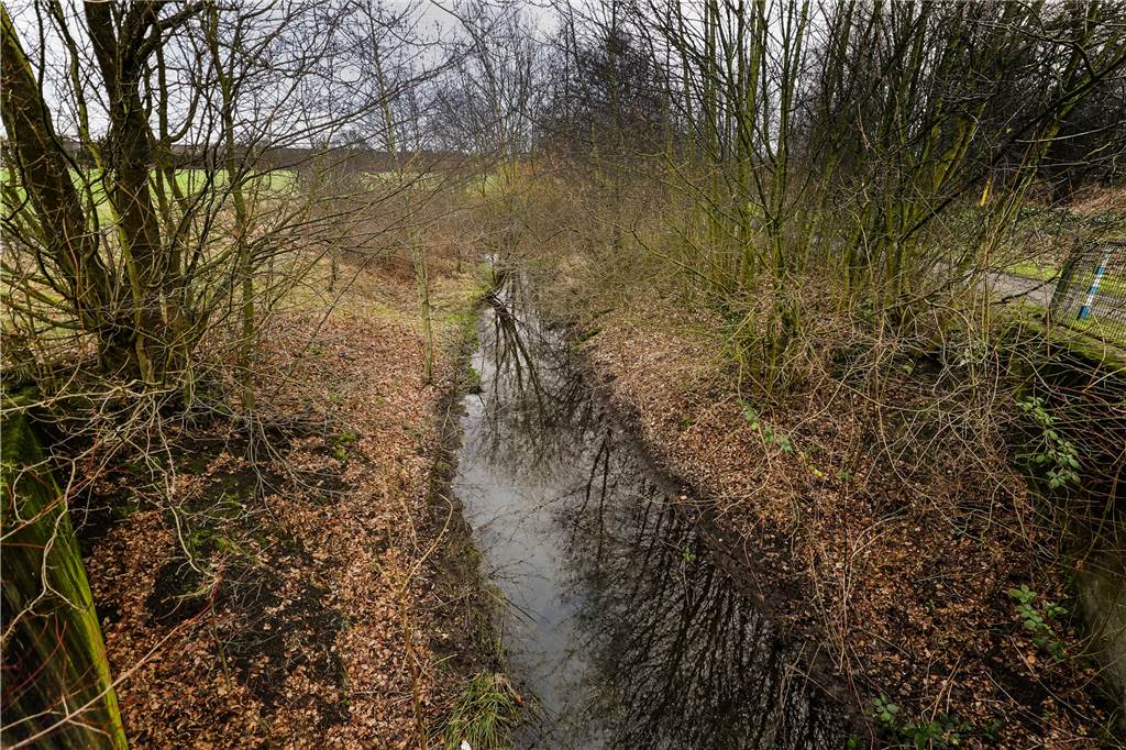 Politik berät – Naturschutz sagt „Nein“ zum Gewerbegebiet Groppenbruch Die "Fläche Groppenbruch" grenzt unmittelbar an Naturschutzgebiete: östlich an den Herrentheyer Bach westlich an das NSG Groppenbruch.