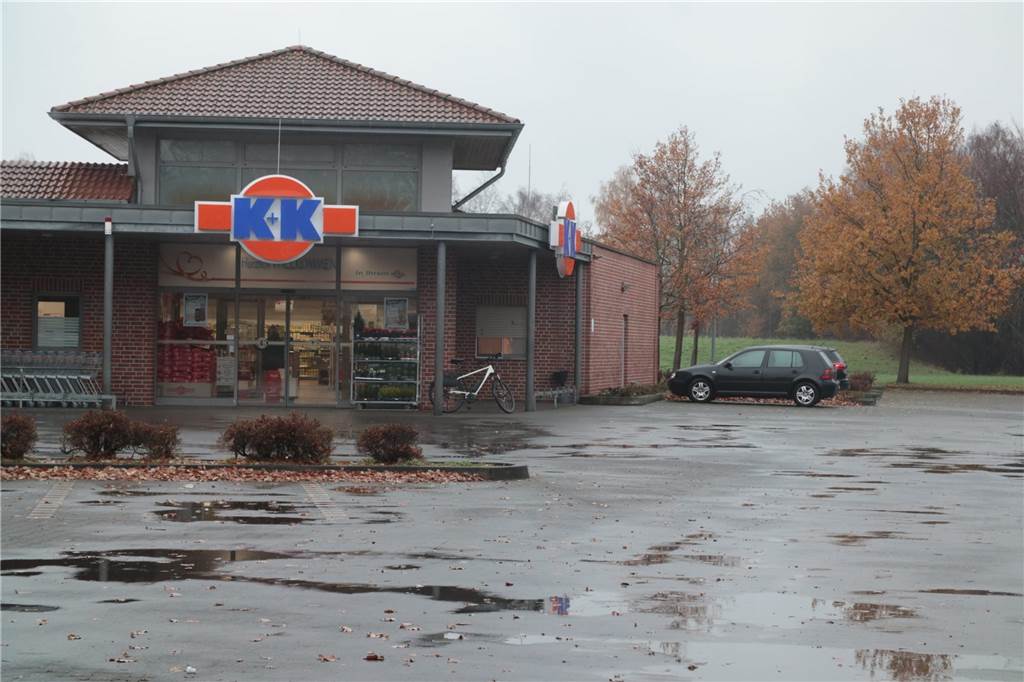Flüchtlingsunterkünfte: Zwei Neubau-Standorte stehen fest Die Fläche hinter dem K+K-Markt in Nienborg ist als Standort auserkoren. Die Fläche gehört der Kirchengemeinde. Das bedeutet Verhandlungen zwischen Verwaltung und Kirchenvorstand.