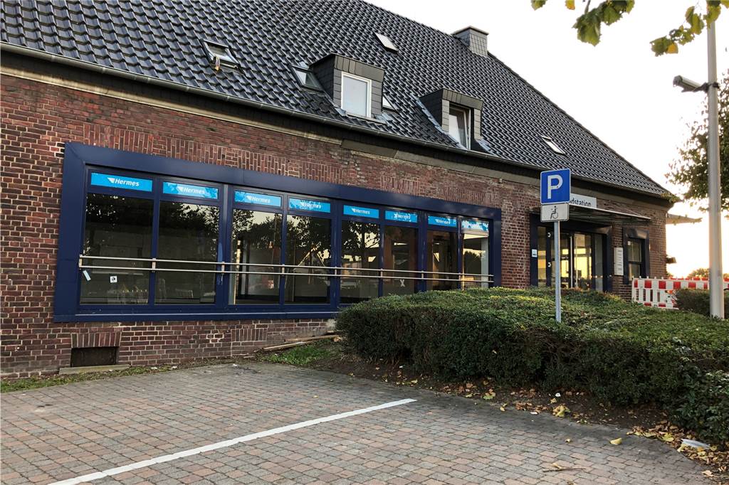 Das plant die Stadt mit Partnern am Beifanger Bahnhof Die Fläche vor dem gebäude gehört der Stadt, könnte für Außengastronomie genutzt werden, sagt Bürgermeister Mario Löhr.