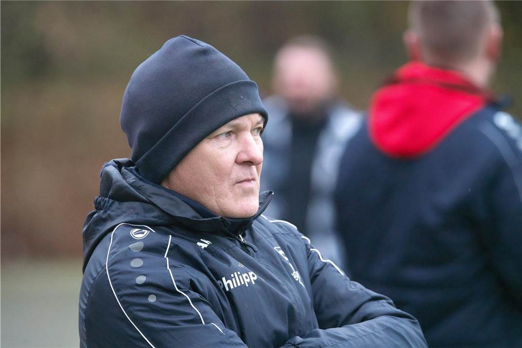 Die Flaesheimer und ihr Coach Michael Onnebrink spielen noch gegen lösbare Gegner - zumindest auf dem Papier.