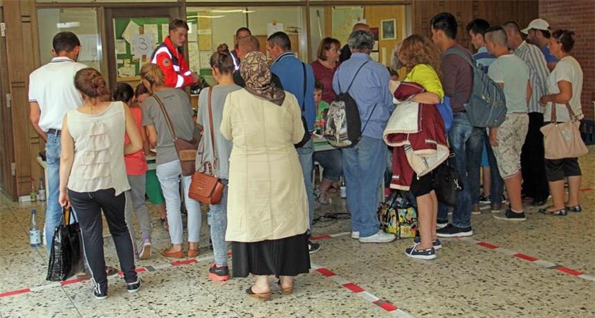 140 Flüchtlinge sind in Lünen angekommen Die Flüchtlinge bei der Registrierung.