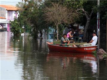 Die Flüsse Paraguay und Paraná sind wegen starker Regenfälle in den vergangenen Wochen stark angestiegen. Foto: Andres Cristaldo