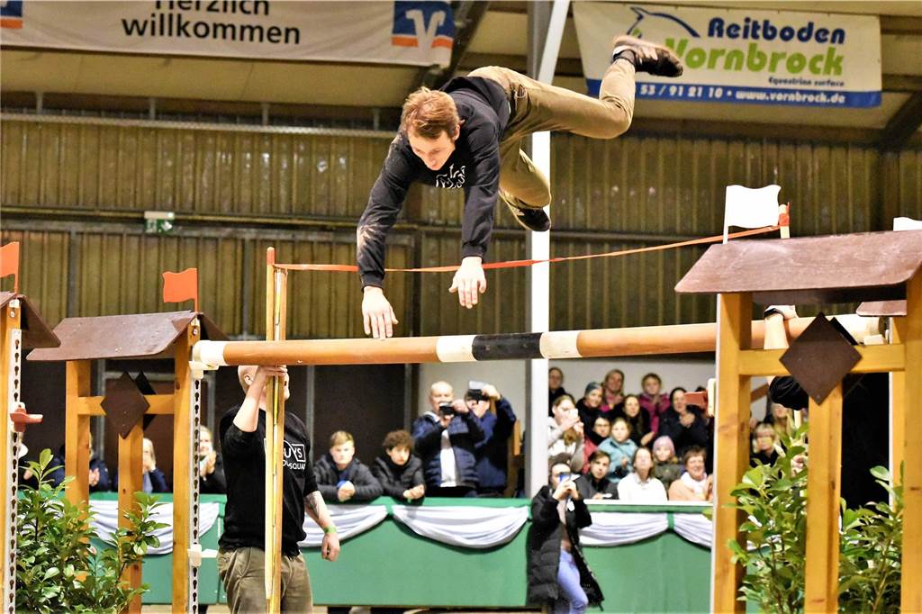 Bei „Gahlen 2024“ geht es um 45.000 Euro: Reitsport der Extraklasse zu Jahresbeginn Die Flyguys sorgten im Showprogramm von "Gahlen 2023" für Begeisterung.