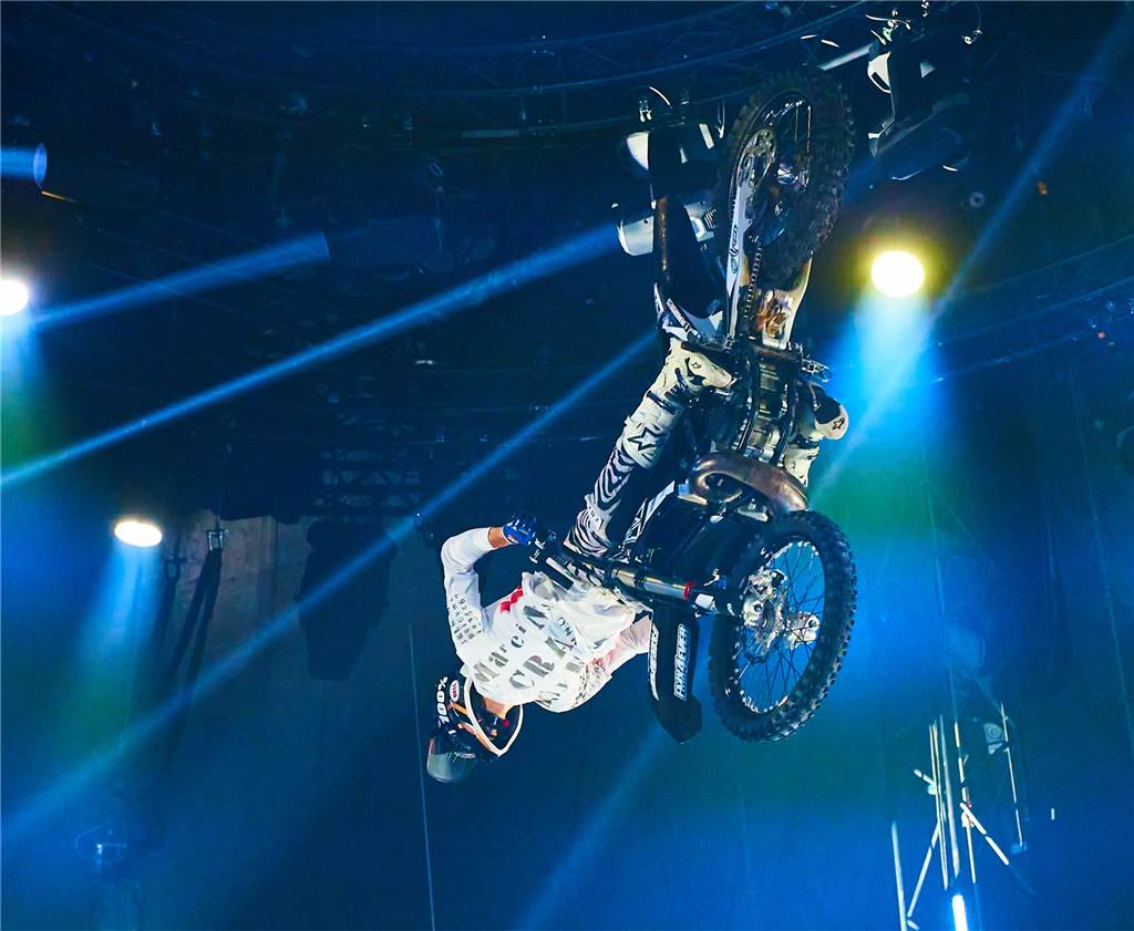 Die FMX Jumper mit der Freestyle-Motorrad-Show