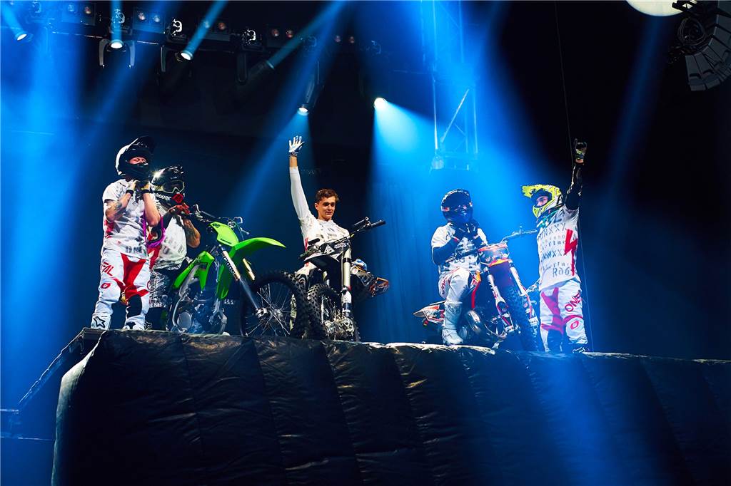Die FMX Jumper mit der Freestyle-Motorrad-Show