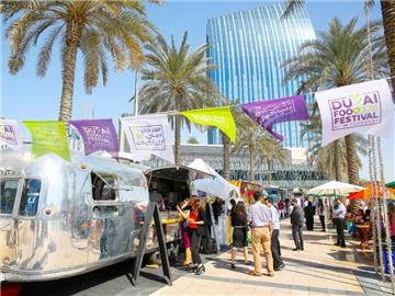 Die Food Trucks stehen bereit: Das Emirat Dubai lädt im Frühjahr wieder zu kulinarischen Wochen ein. Foto: Dubai Tourism