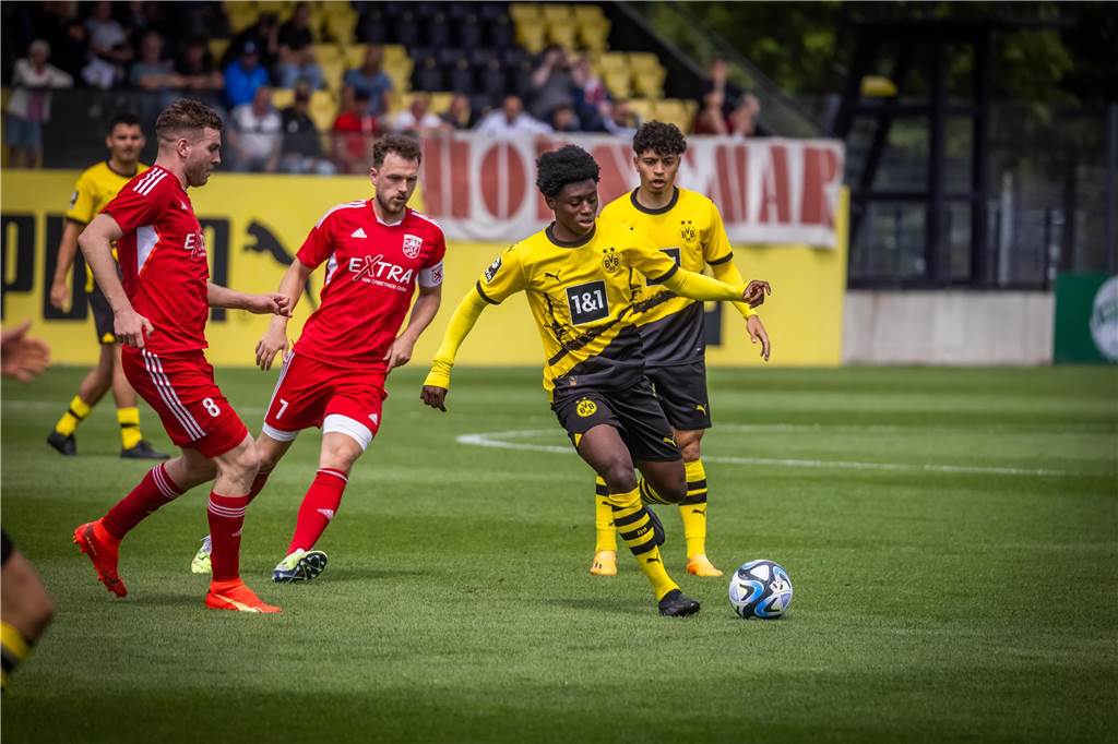 Die Fotos zum Testspiel von Borussia Dortmunds U23 gegen den Lüner SV. 