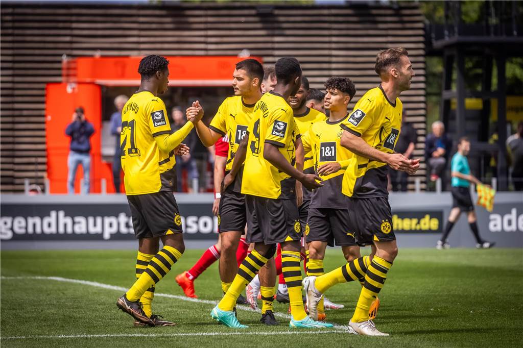 Die Fotos zum Testspiel von Borussia Dortmunds U23 gegen den Lüner SV. 
